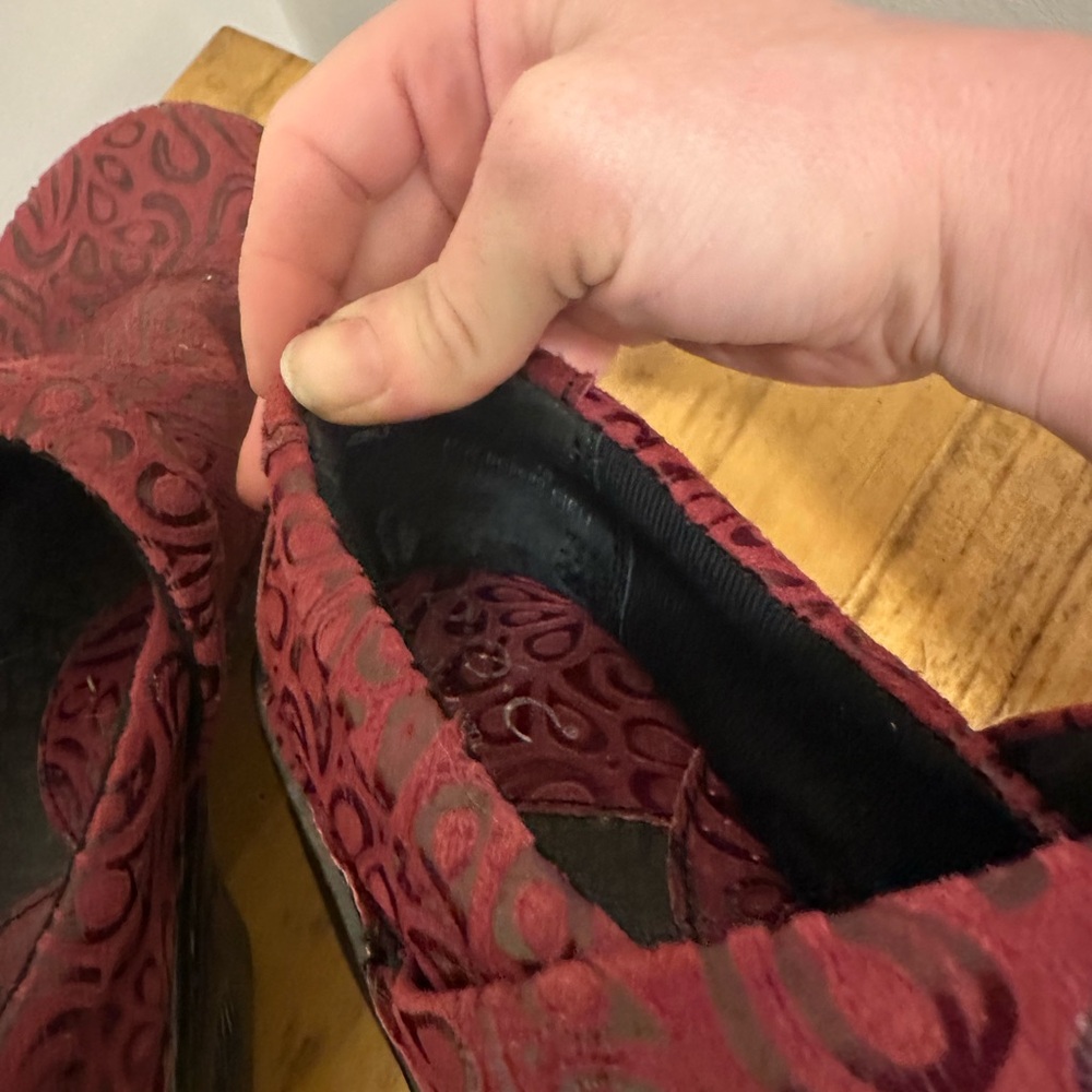 Boc Women's Red Patterned Clogs - image 3